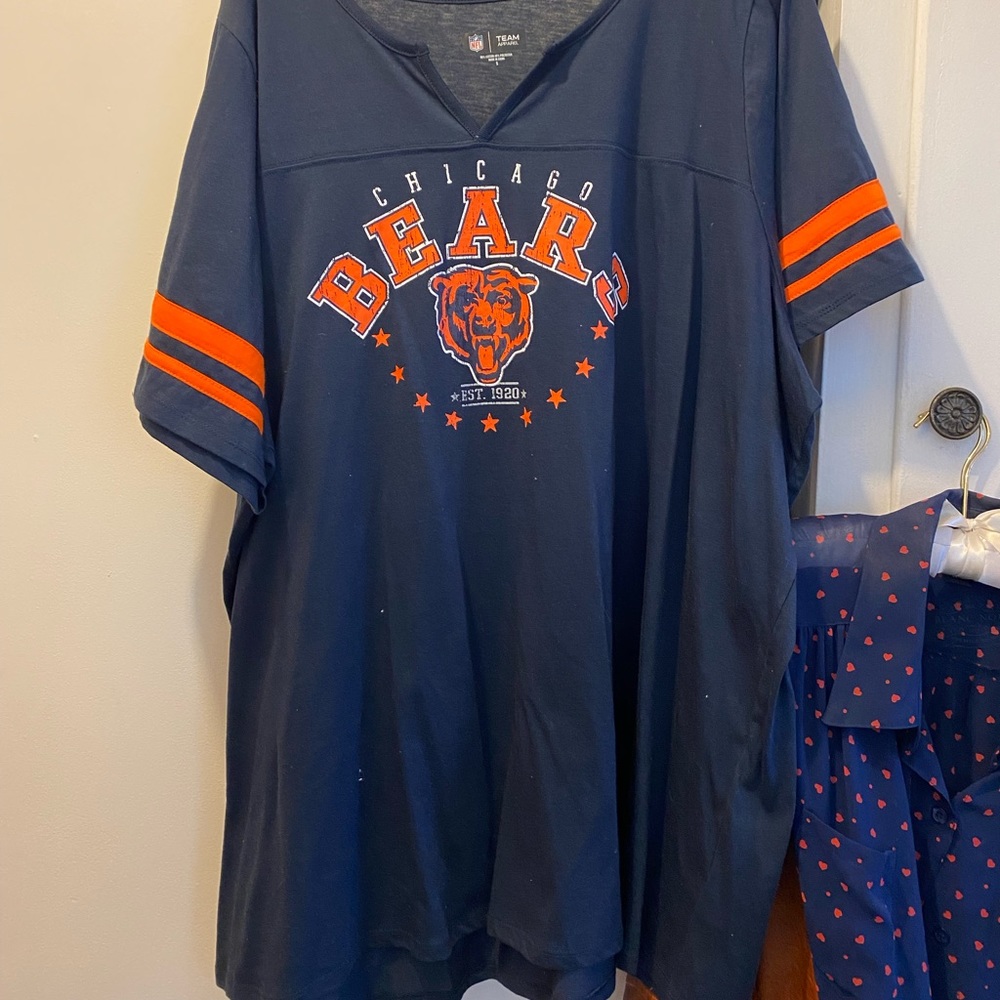 Brand new Torrid-Chicago Bears tee shirt. Never worn. Split neck. NO SMOKENO PET